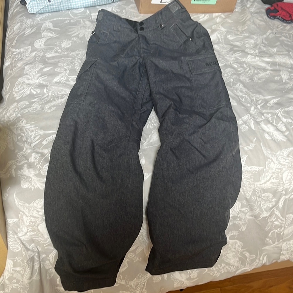 Boys Med 10/12 snowboard burton pants like used one season.